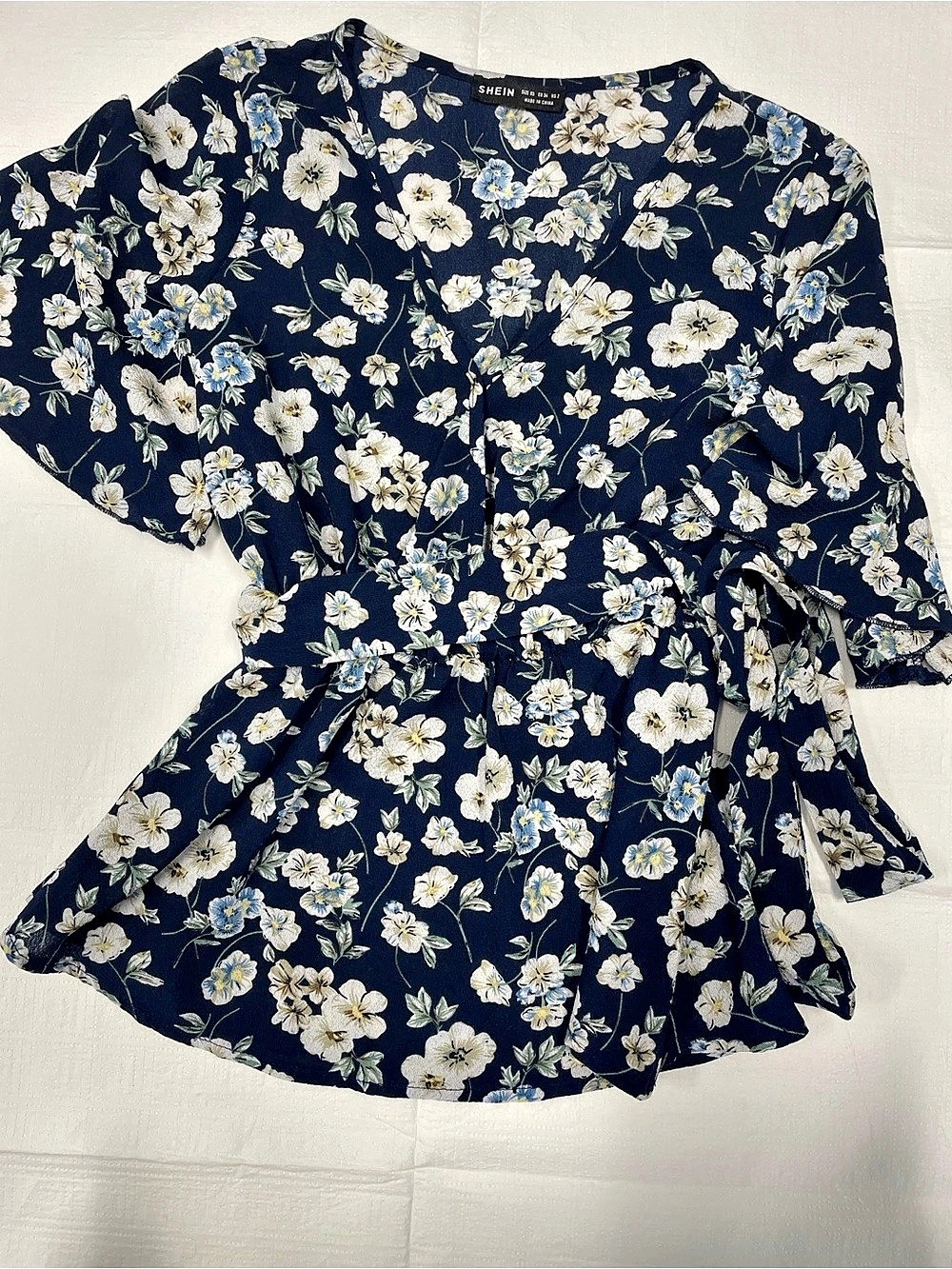 SHEIN Floral Print Puff Sleeve Tie Side Wrap Blouse Blue & White Medium